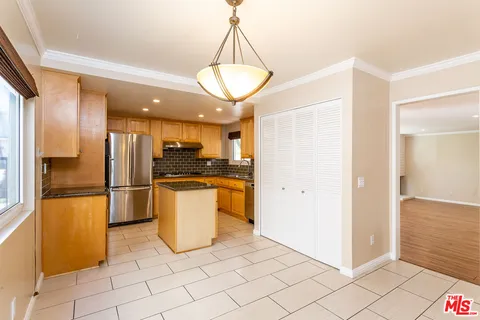 $8,250 | 910 19th Street, Unit 111, Santa Monica, CA 90403