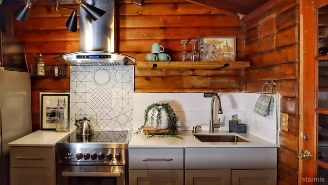 $599,000 | 861 Gardner Street, South Lake Tahoe, CA 96150