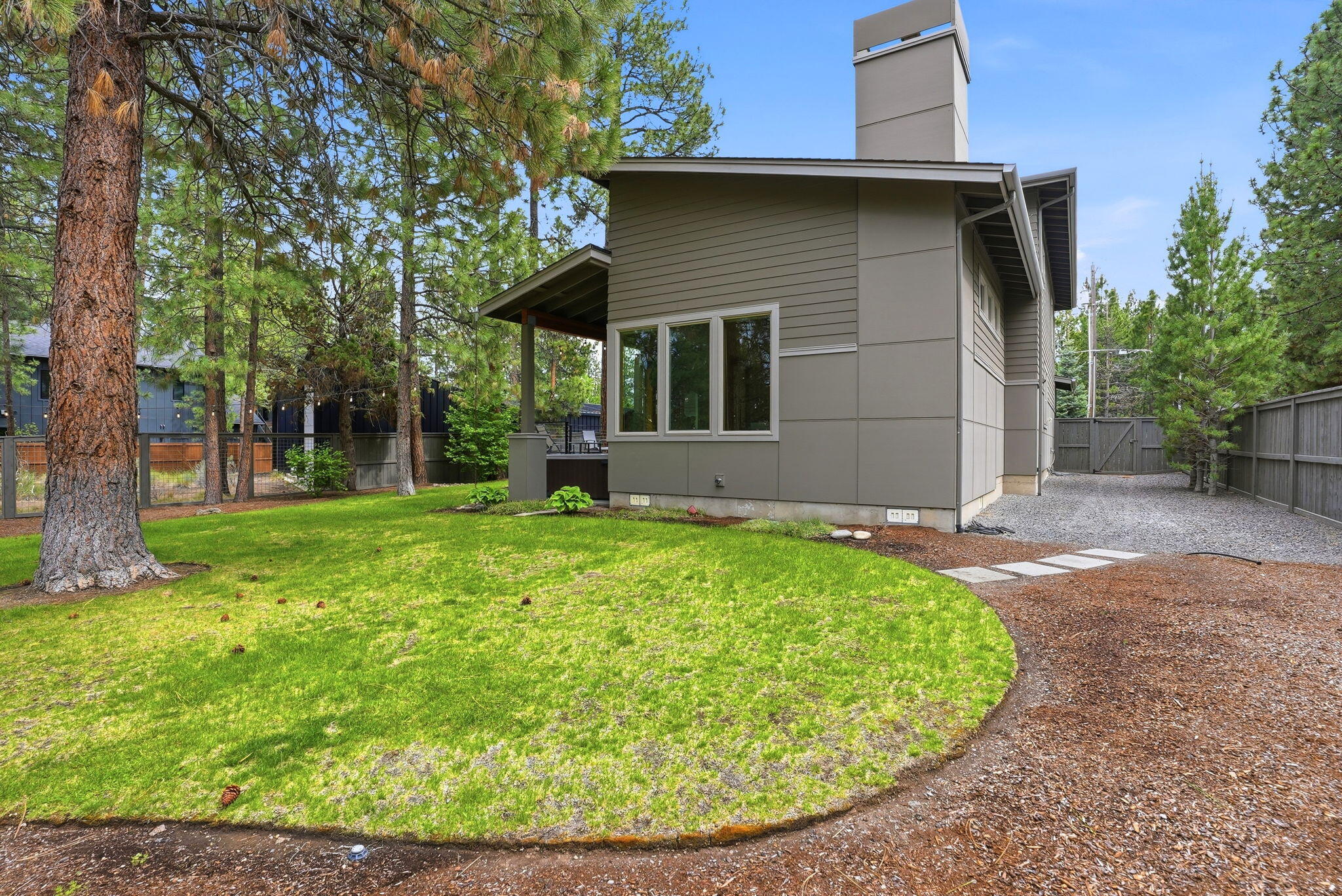 19536 East Campbell Road Bend, OR 97702 - Photo 46 of 58 48-web-or-mls-Riley_Visuals_056