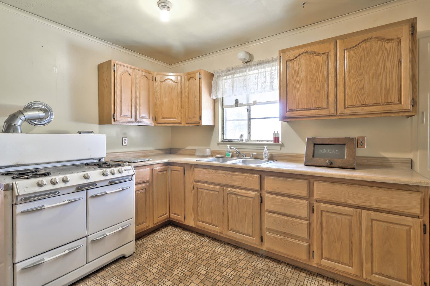 82 Arthur Road Watsonville, CA 95076 - Photo 4 of 6 Gallery Image 4