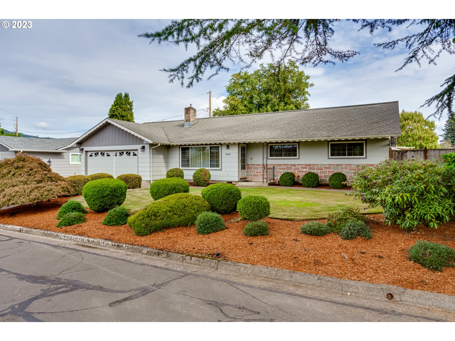 2407 17th Street Springfield, OR 97477 - Photo 2 of 40 a front view of a house with a yard