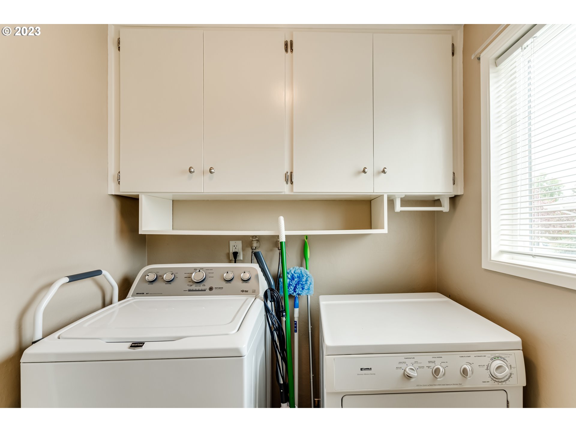 2407 17th Street Springfield, OR 97477 - Photo 31 of 40 a utility room with dryer and washer