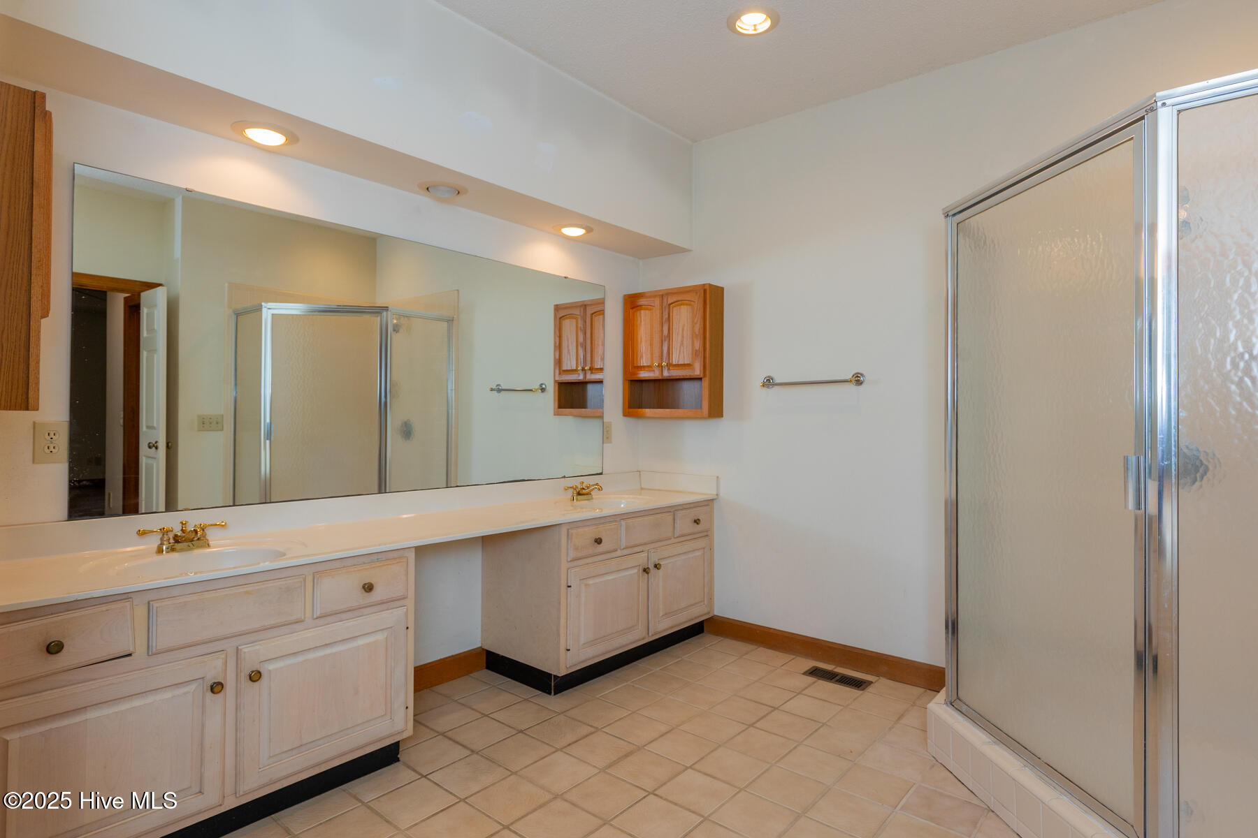 29 Edinburgh Lane Pinehurst, NC 28374 - Photo 18 of 37 primary bath1