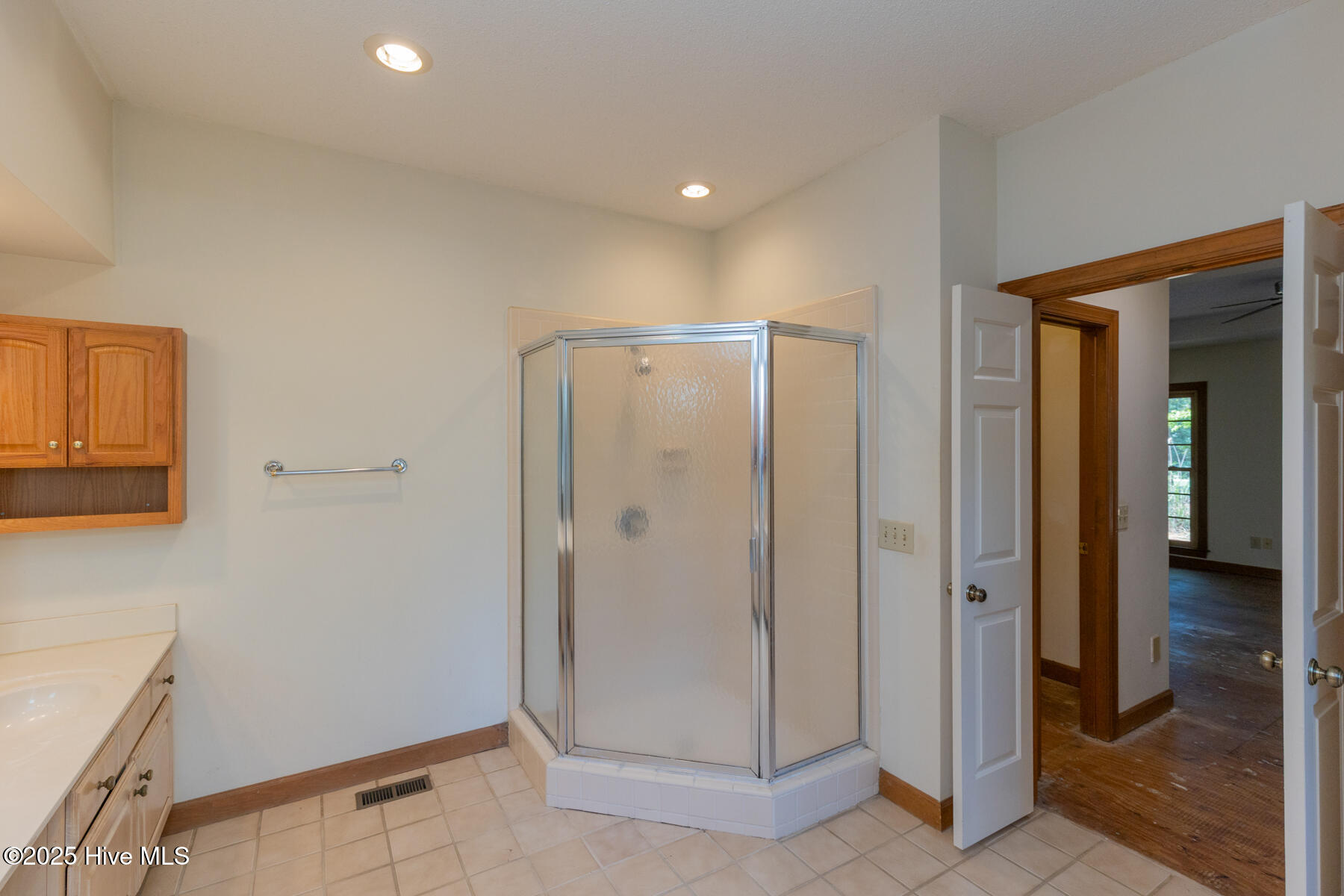 29 Edinburgh Lane Pinehurst, NC 28374 - Photo 19 of 37 primary bath2