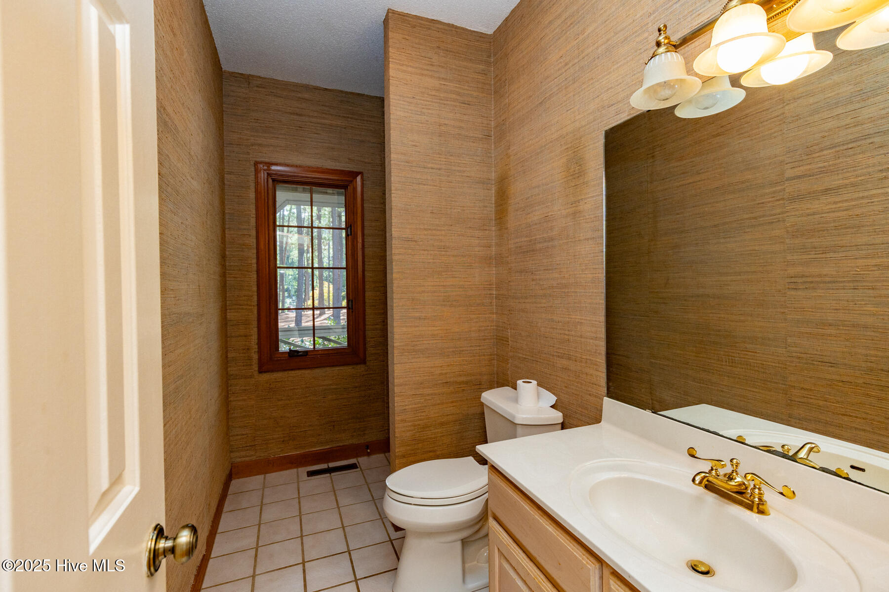 29 Edinburgh Lane Pinehurst, NC 28374 - Photo 7 of 37 powder room1