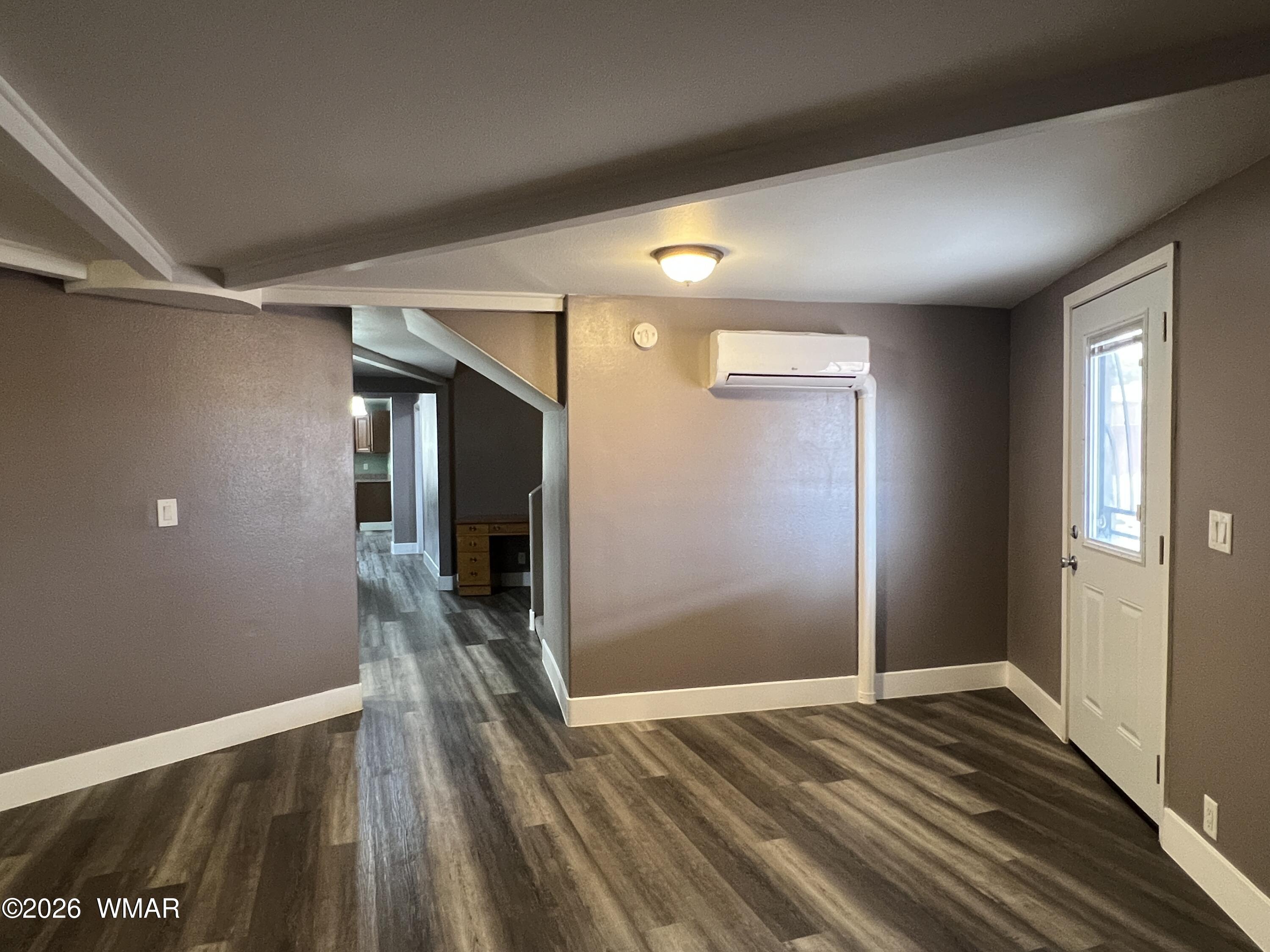 689 Old Woodruff Road Snowflake, AZ 85937 - Photo 8 of 40 Living Room to hallway