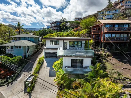 $4,250,000 | 851 Aalapapa Drive, Kailua, HI 96734