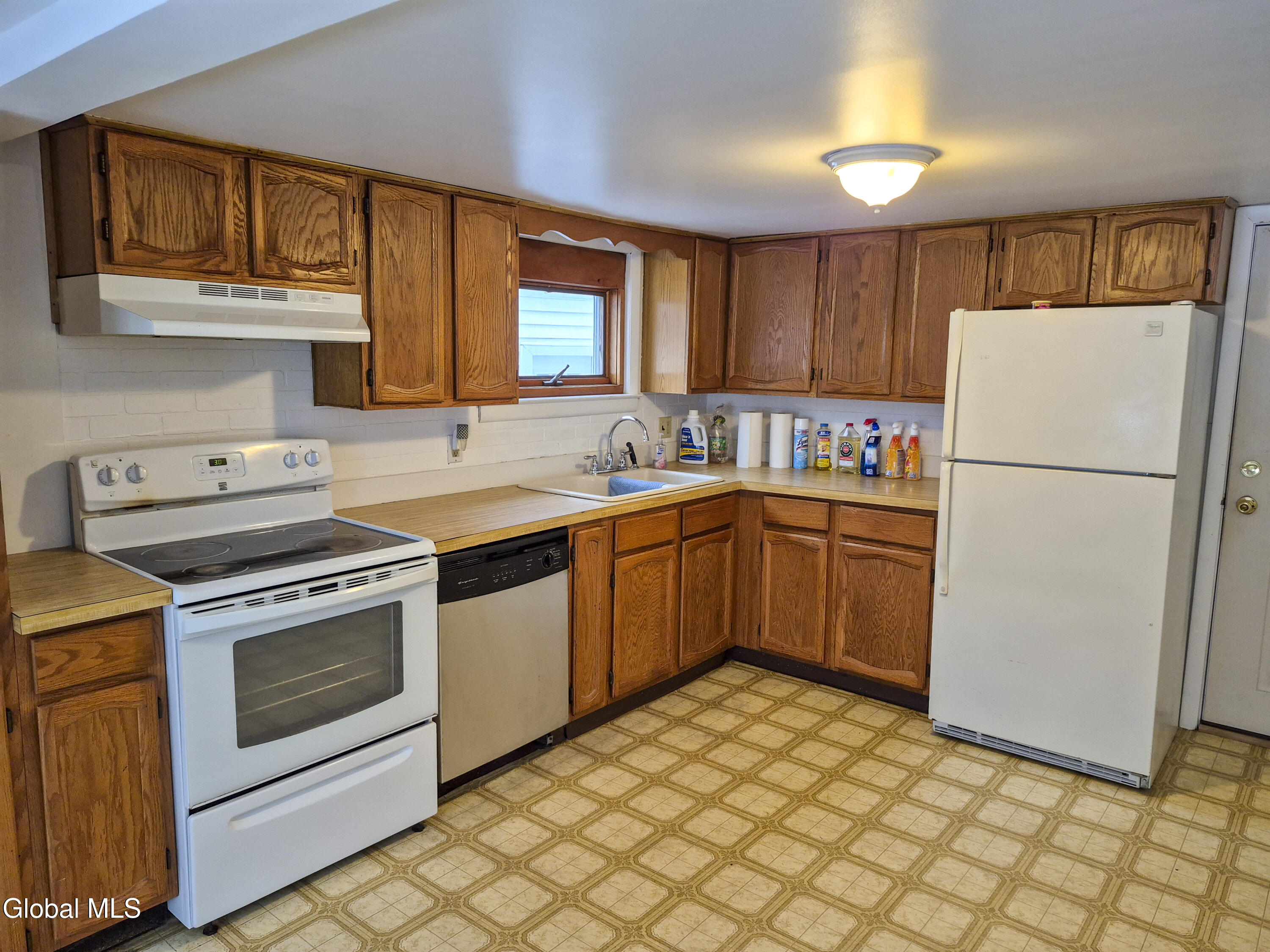 160 Old Plant Road Halfmoon, NY 12065 - Photo 3 of 13 160 old plant-5