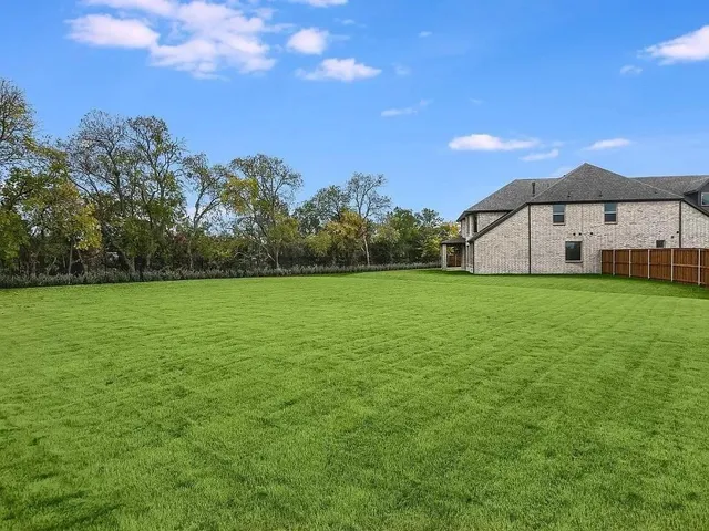 a view of a house with a big yard