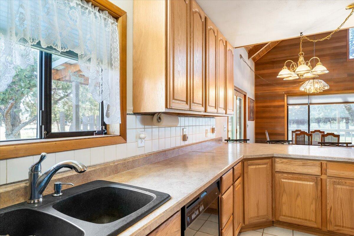 5995 Southwest Shad Road Terrebonne, OR 97760 - Photo 13 of 49 42-Kitchen