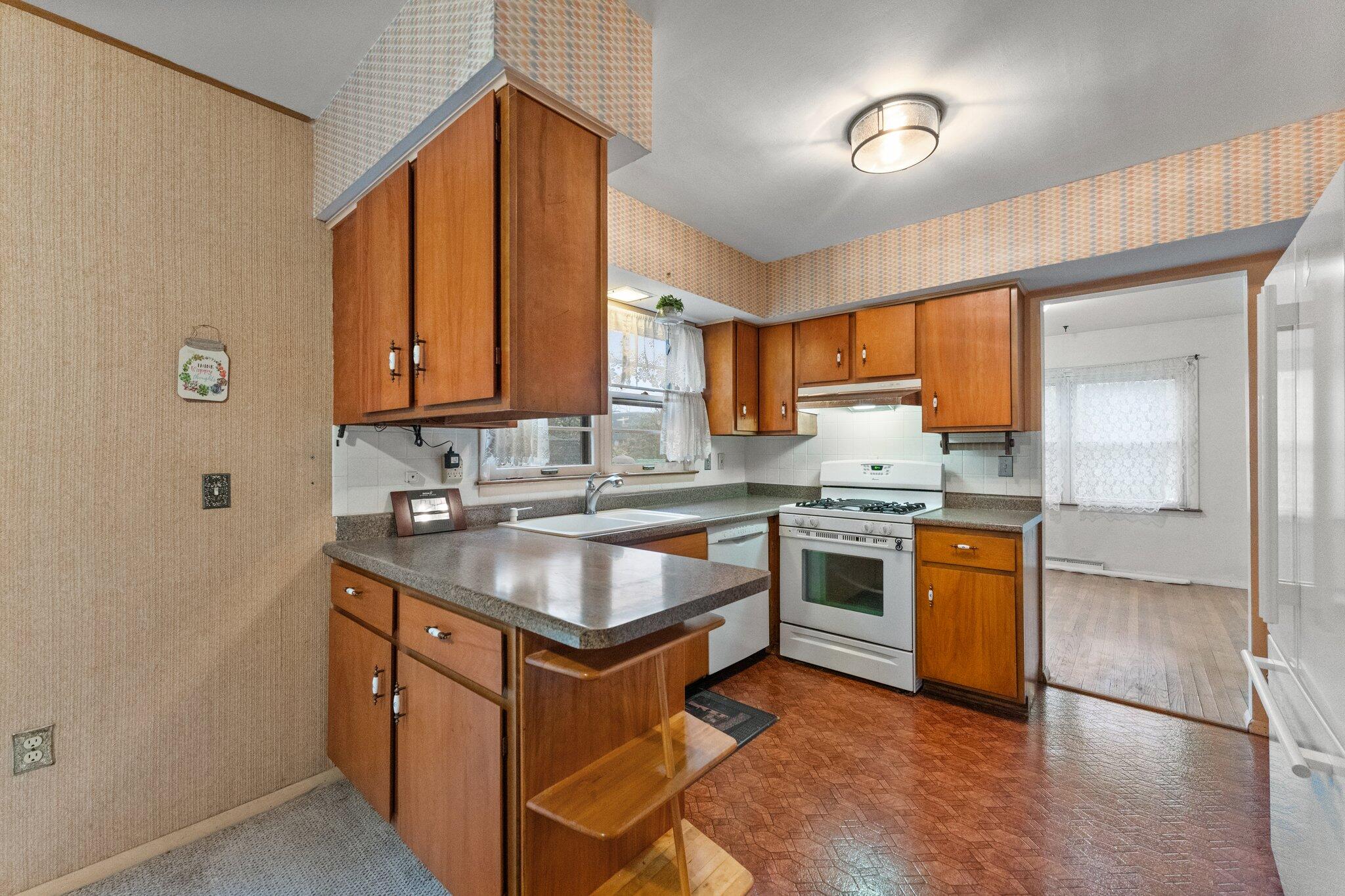 302 Pratt Street Crown Point, IN 46307 - Photo 10 of 37 2048x1365