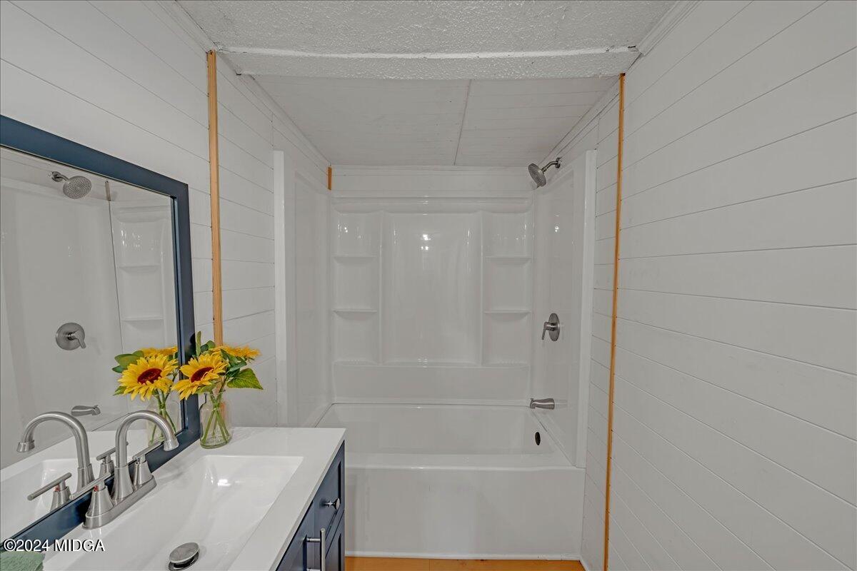 389 Hudson Jones Road Cochran, GA 31014 - Photo 17 of 29 a bathroom with a sink a toilet and shower