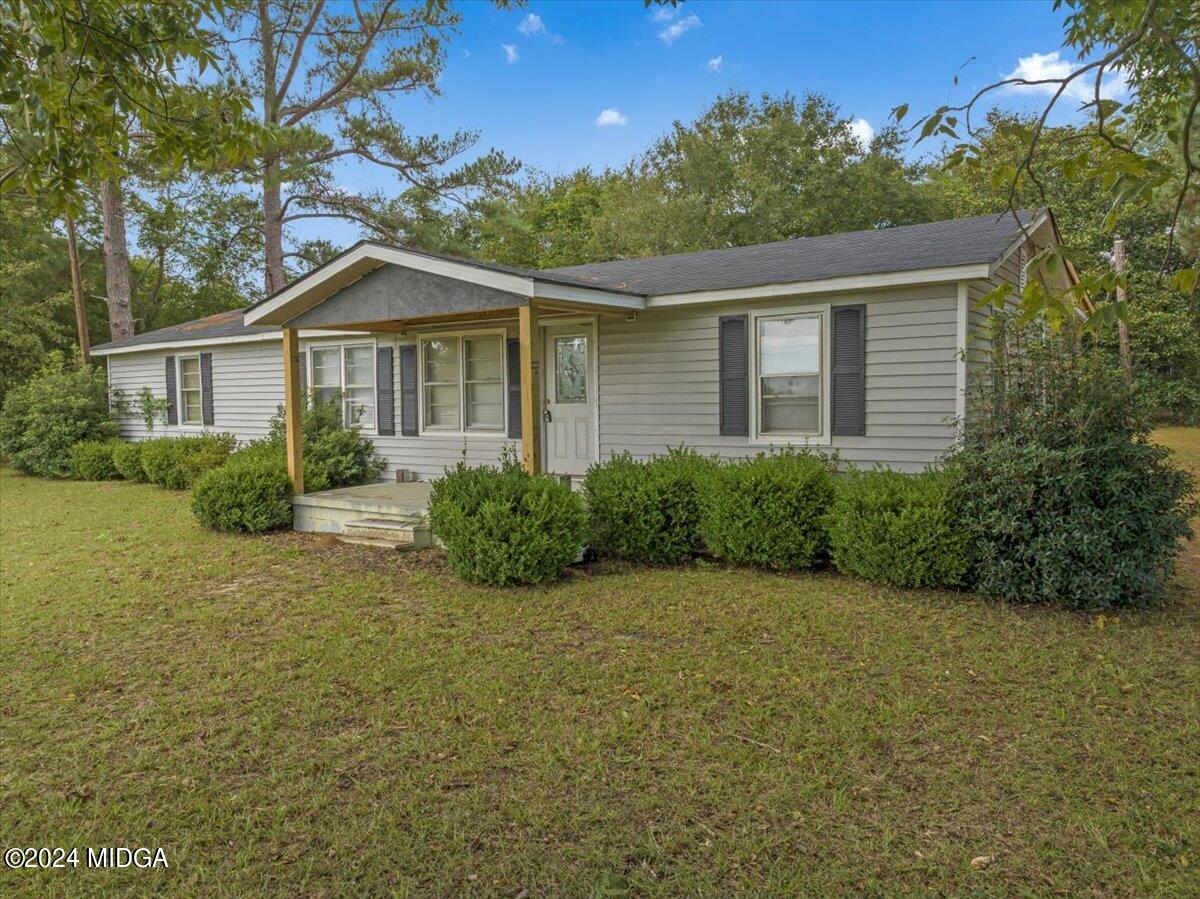 389 Hudson Jones Road Cochran, GA 31014 - Photo 24 of 29 a view of a house with yard and plants