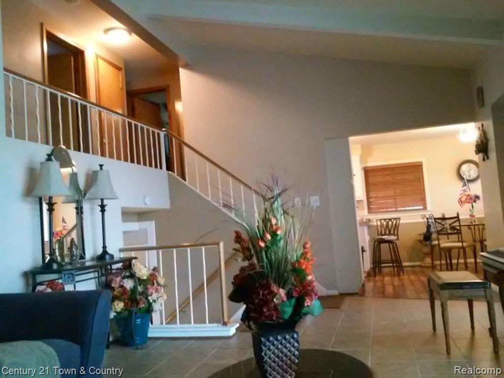 18050 Rainbow Road Fraser, MI 48026 - Photo 9 of 42 9.jpg
