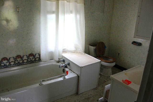 14711 Bottom Road Williamsport, MD 21795 - Photo 1 of 11 Bath