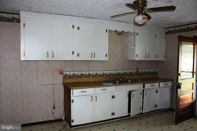 14711 Bottom Road Williamsport, MD 21795 - Photo 2 of 11 Kitchen