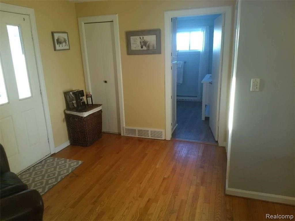 1385 East Thompson Road Holly, MI 48442 - Photo 26 of 68 upstairs landing 3.jpg