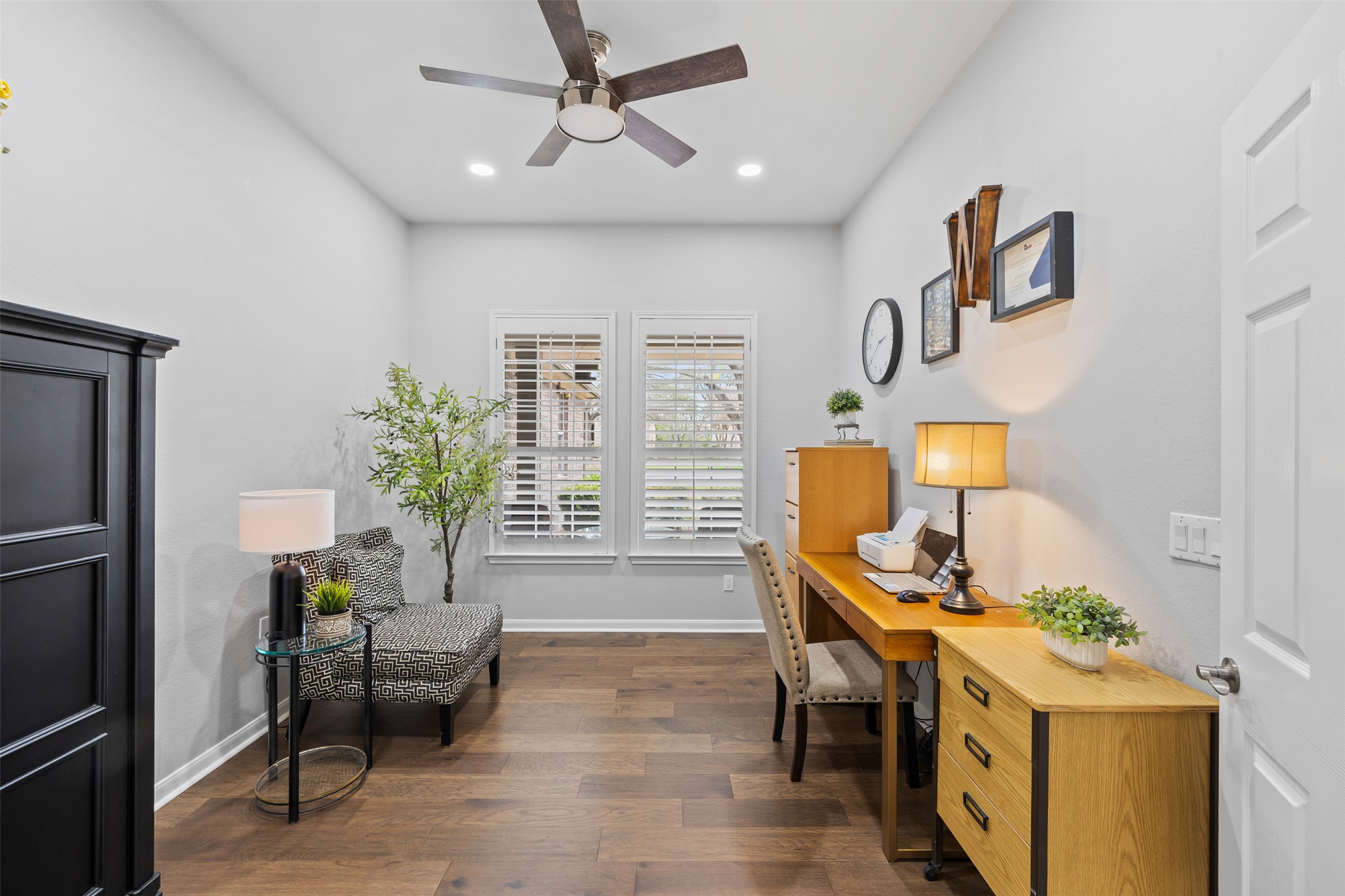 144 Stetson Trail Georgetown, TX 78633 - Photo 18 of 39 a living room with furniture and a window