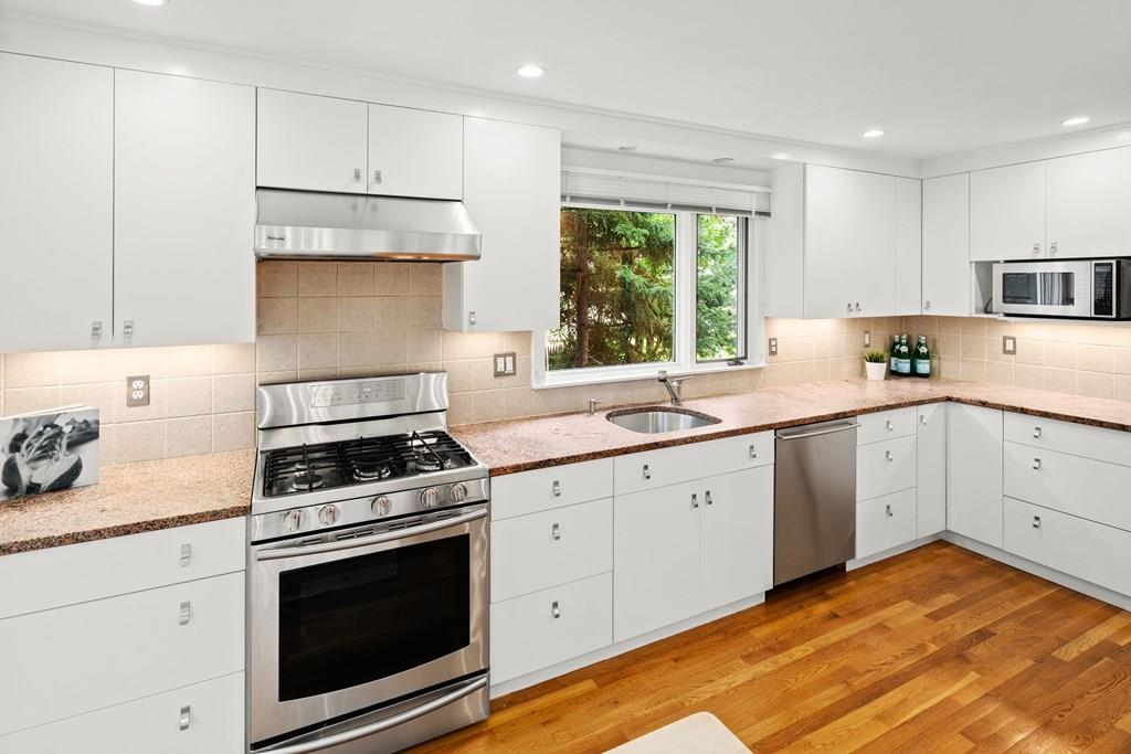 87 Gardner Road Brookline, MA 02445 - Photo 5 of 25