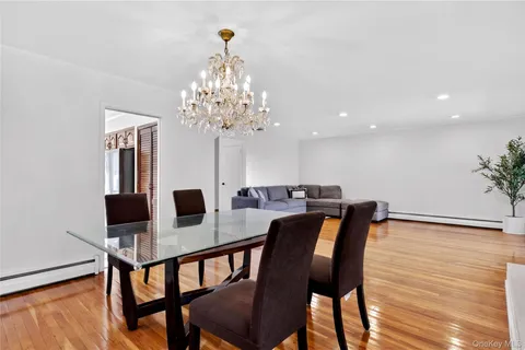 $1,195,000 | 11 Hazelwood Drive, Jericho, NY 11753