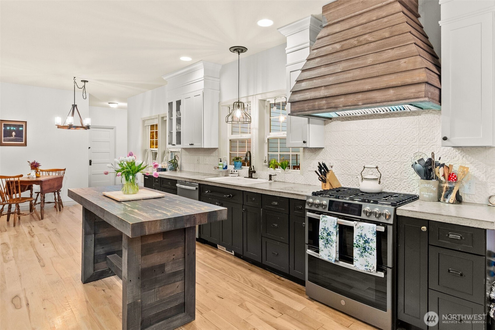 1130 East Sunset Hill Road Shelton, WA 98584 - Photo 11 of 40 a kitchen with stainless steel appliances granite countertop a stove a sink dishwasher and cabinets with wooden floor