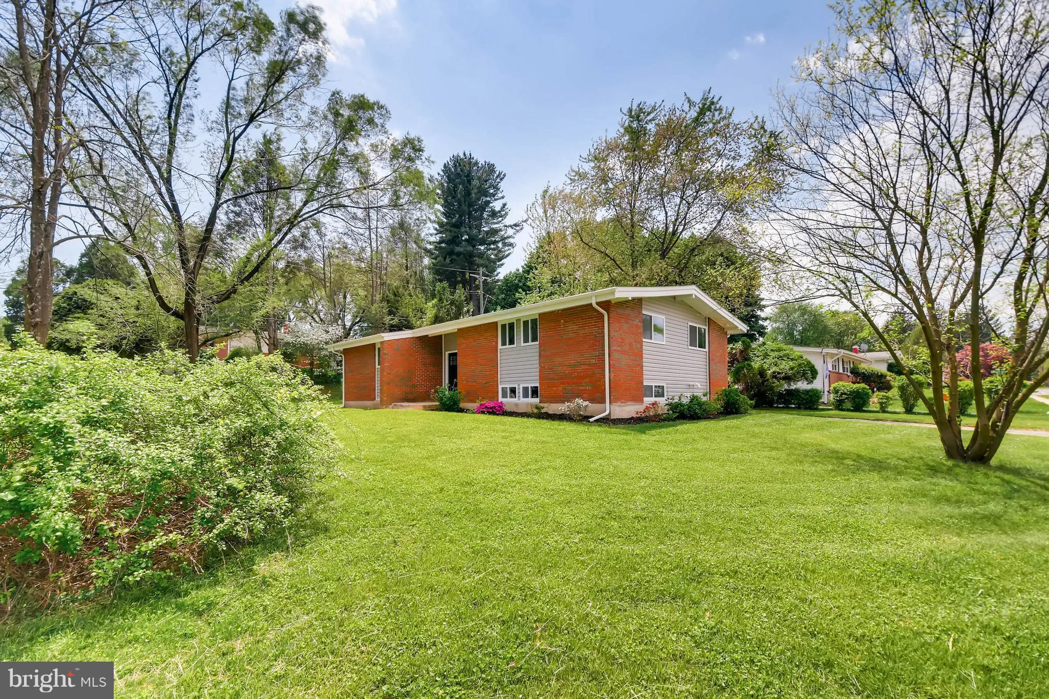 4707 Maryknoll Road Baltimore, MD 21208 - Photo 2 of 29 Perfectly maintained landscape