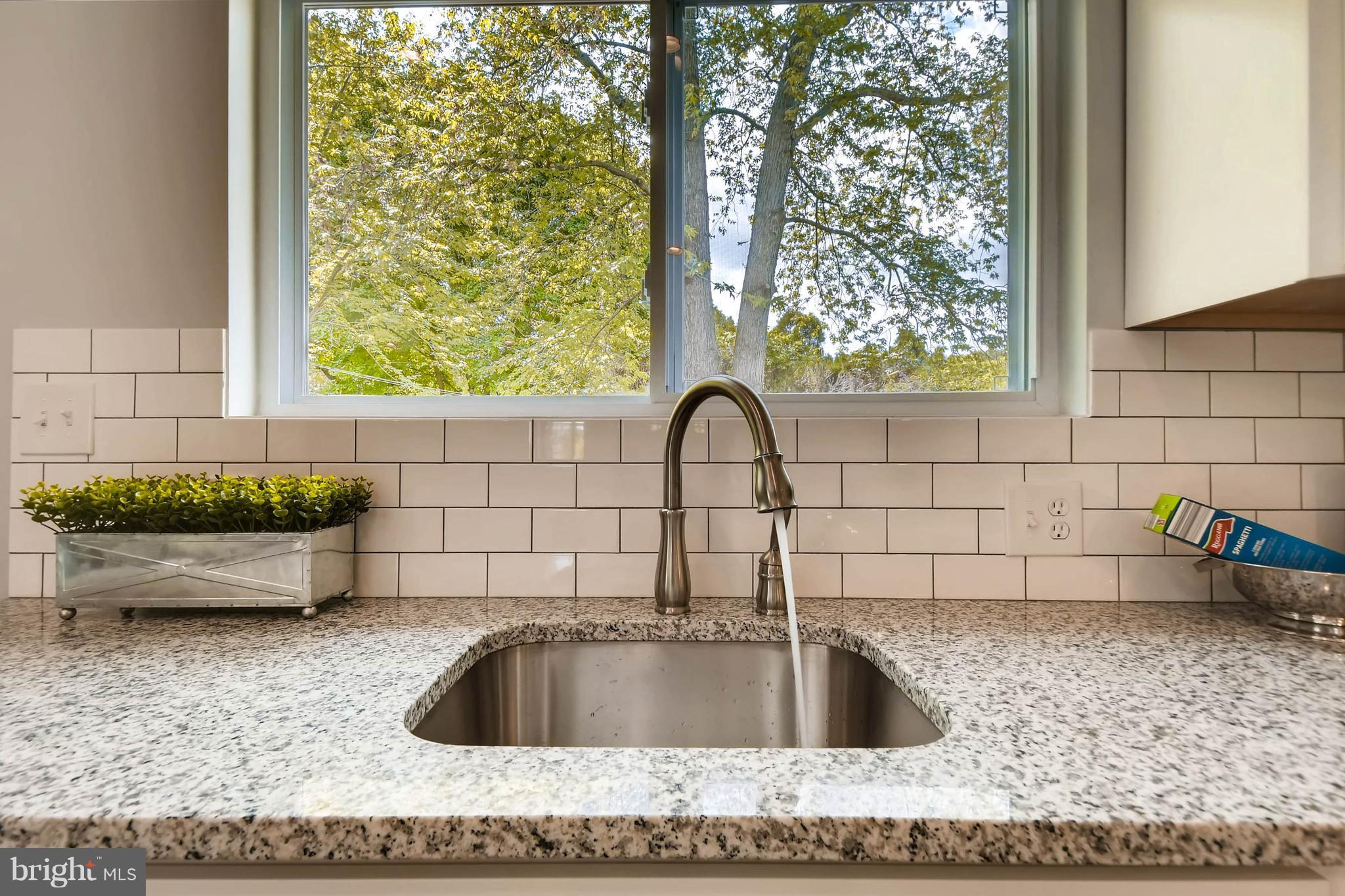 4707 Maryknoll Road Baltimore, MD 21208 - Photo 11 of 29 Granite counter tops and deluxe finishes