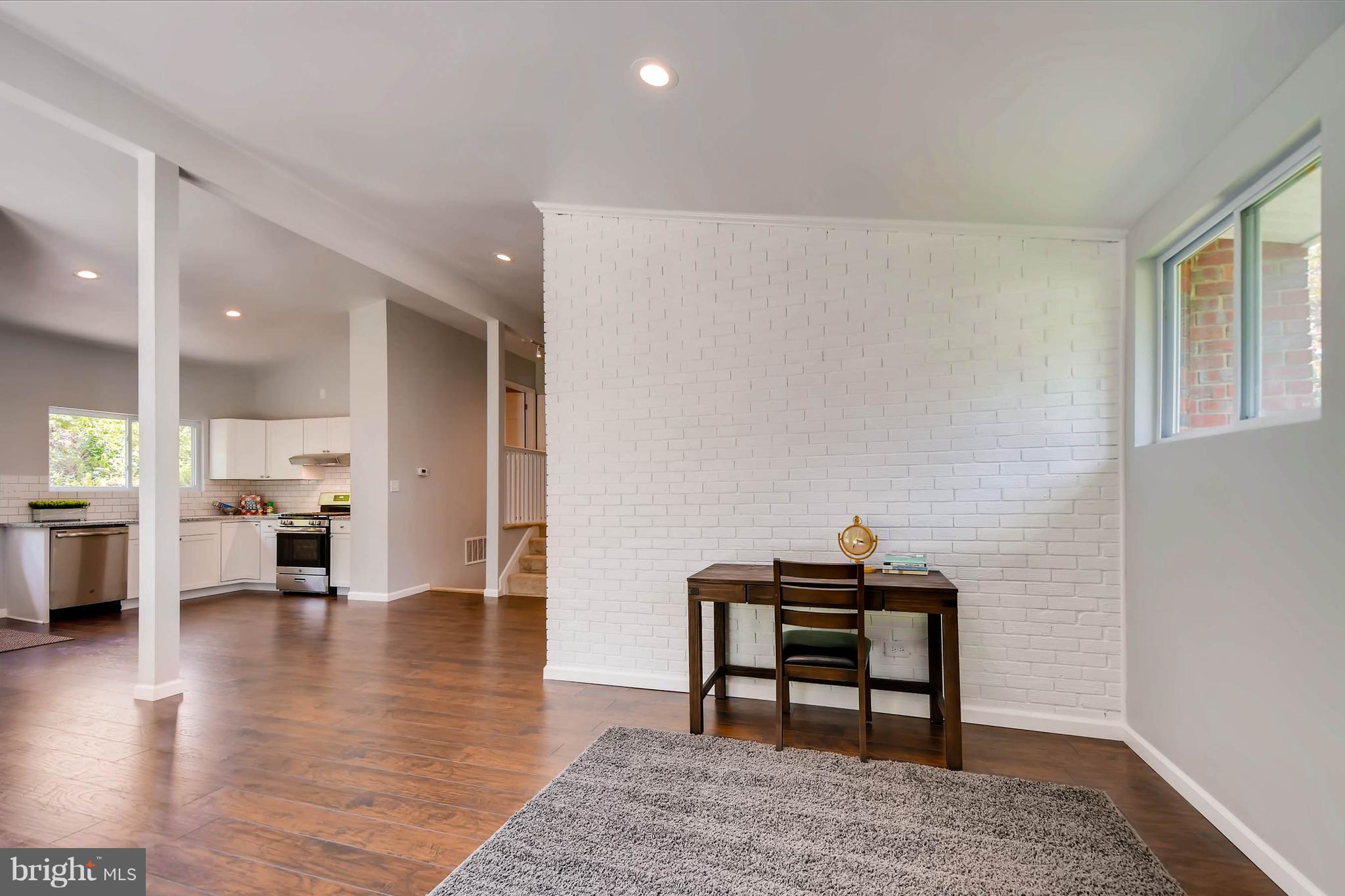 4707 Maryknoll Road Baltimore, MD 21208 - Photo 8 of 29 Spacious living room