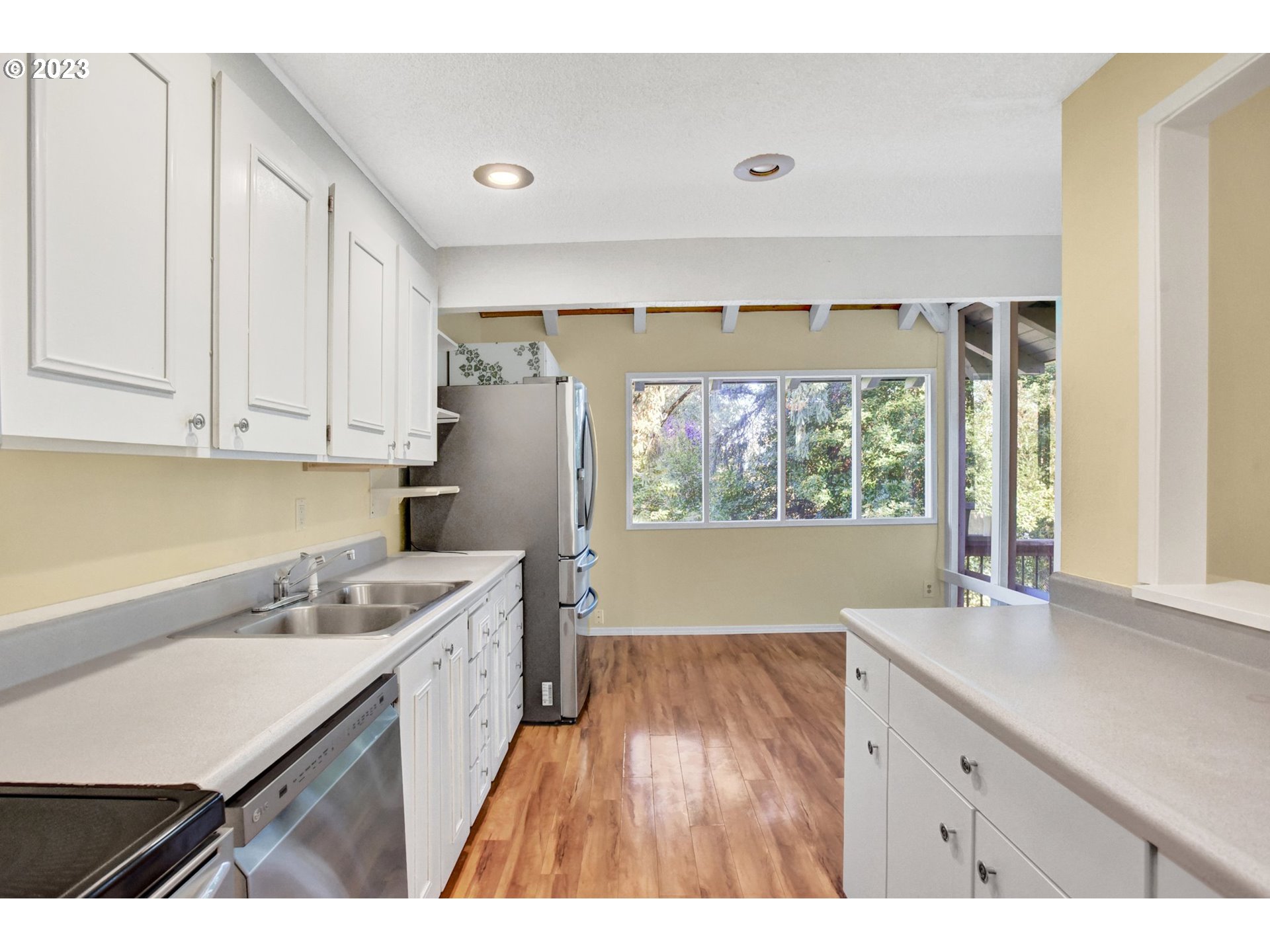 6160 Southwest Heights Lane Beaverton, OR 97007 - Photo 15 of 40 a kitchen with a sink stove and cabinets
