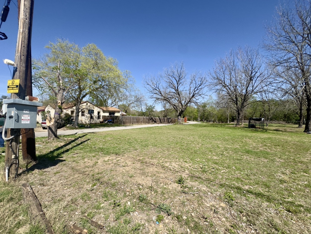 600 Sabine Street Lockhart, TX 78644 - Photo 8 of 19