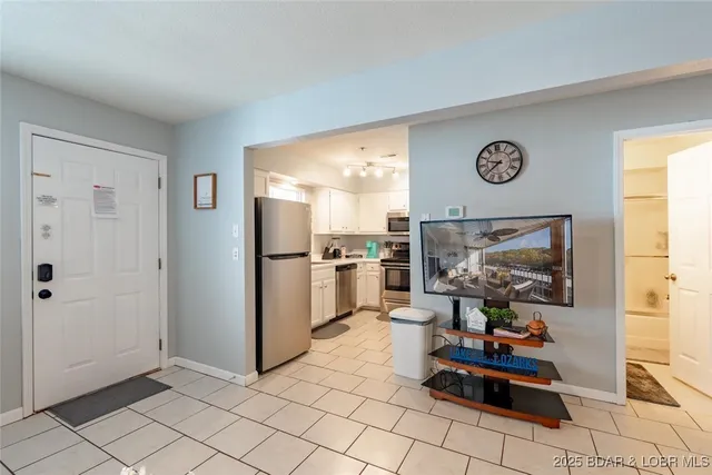 $225,000 | 40 Lighthouse Road, Unit 2102, Lake Ozark, MO 65049