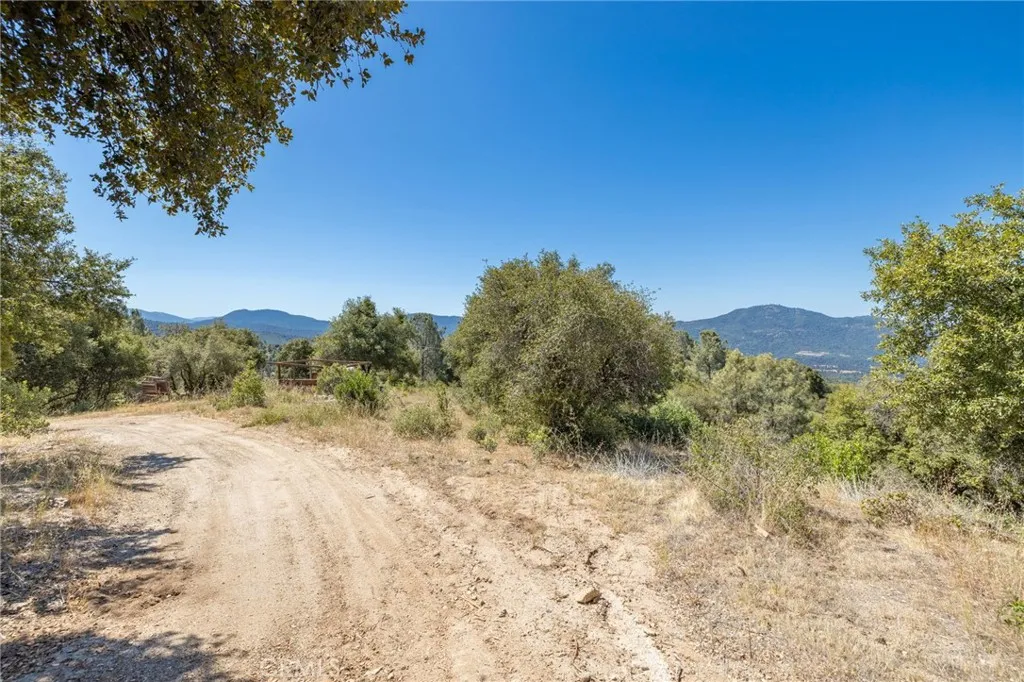 149 Old Yosemite Road Oakhurst, CA 93644 - Photo 14 of 74 Gallery Image 14