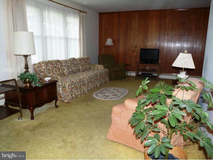 109 Crozerville Road Aston, PA 19014 - Photo 3 of 19 Living Room