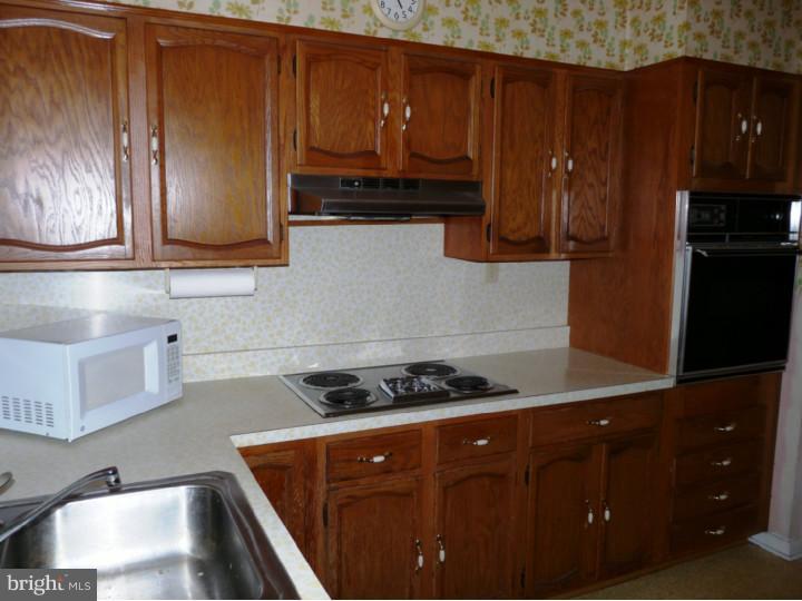 109 Crozerville Road Aston, PA 19014 - Photo 6 of 19 Kitchen