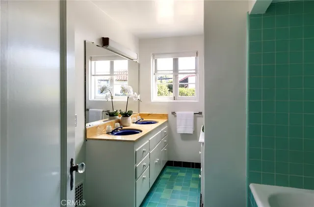 $3,450,000 | 212 West Avenida Valencia, San Clemente, CA 92672