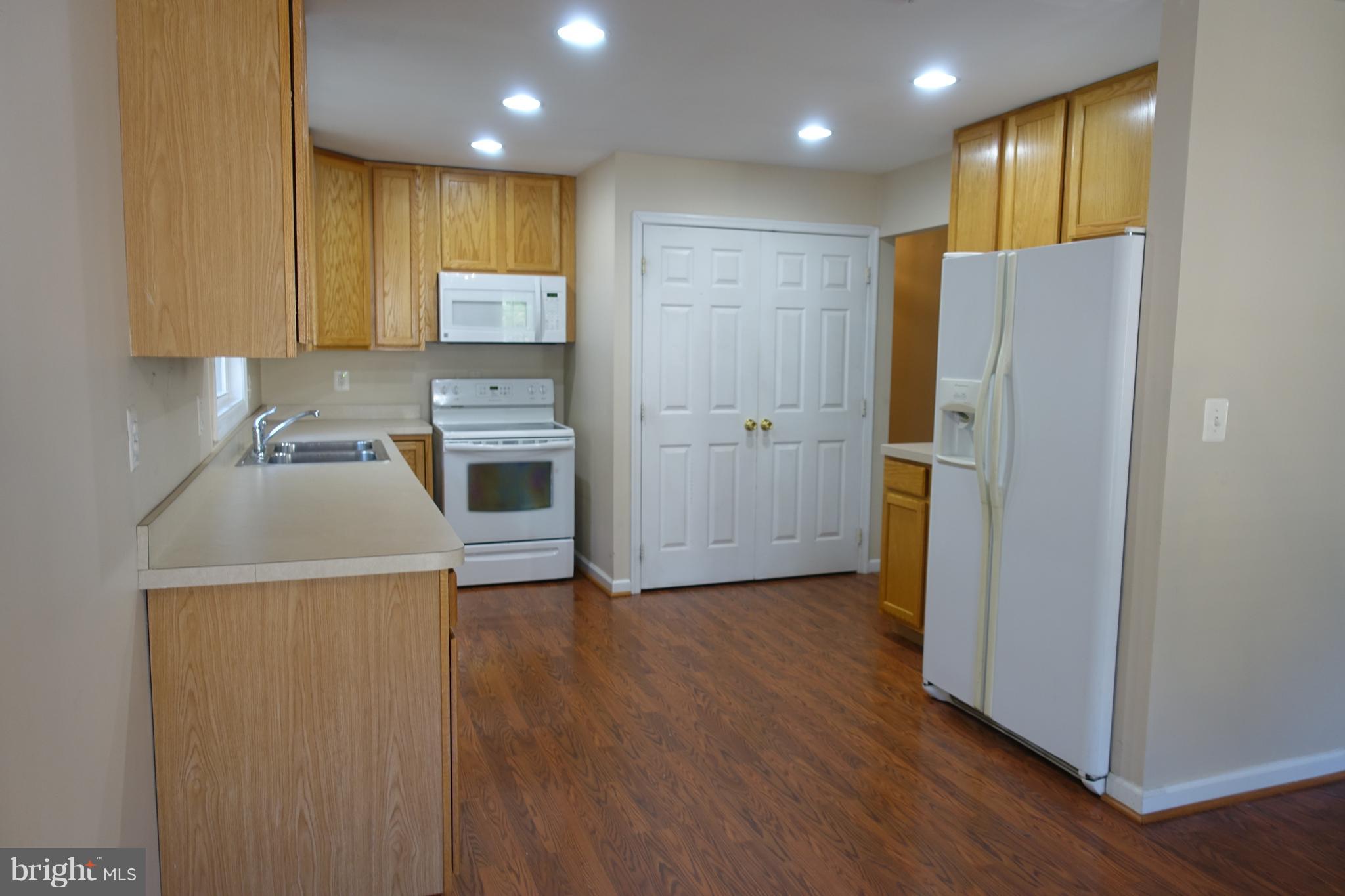702 Old Love Point Road Stevensville, MD 21666 - Photo 5 of 41 Open, light, bright kitchen