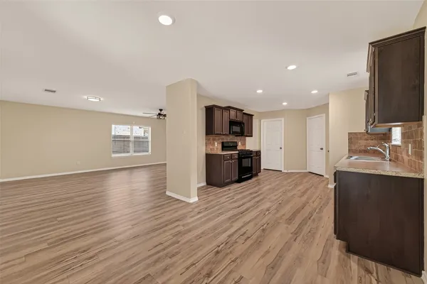 $269,900 | 1308 Winding Willow Drive, Pinehurst, TX 77362