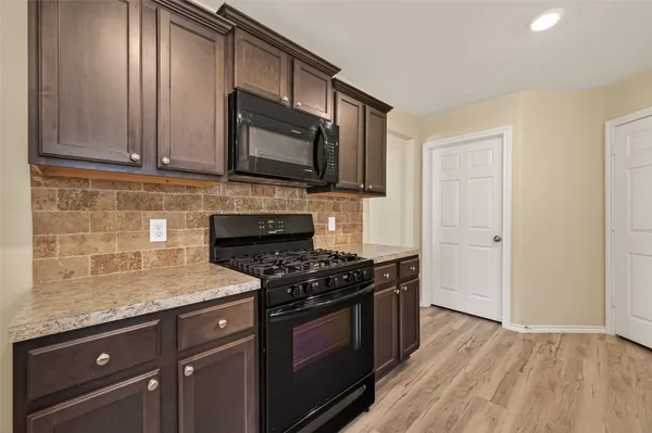 $269,900 | 1308 Winding Willow Drive, Pinehurst, TX 77362