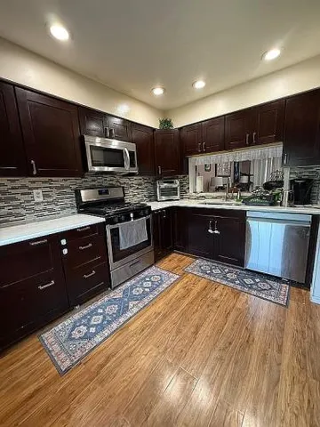 $469,000 | 1808 Woodbridge Comns Way, Iselin, NJ 08830