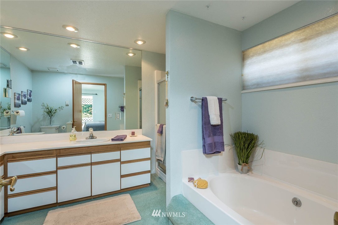 10021 Southwest Cove Road Vashon, WA 98070 - Photo 11 of 25 Gallery Image 11