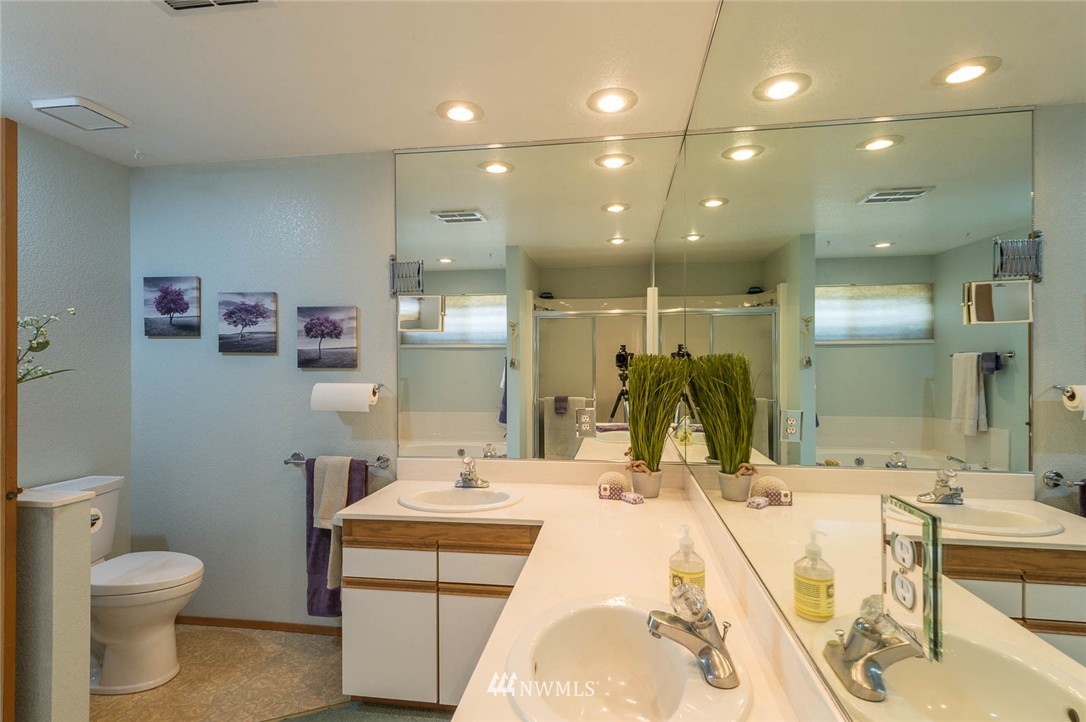 10021 Southwest Cove Road Vashon, WA 98070 - Photo 12 of 25 Gallery Image 12