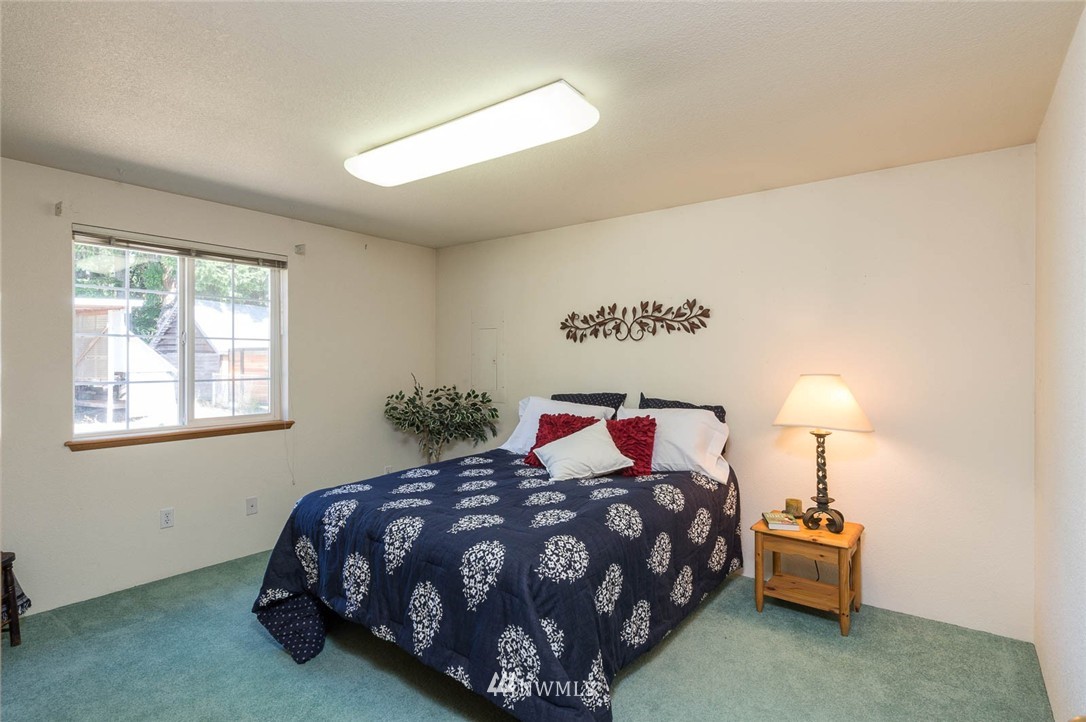 10021 Southwest Cove Road Vashon, WA 98070 - Photo 13 of 25 Gallery Image 13