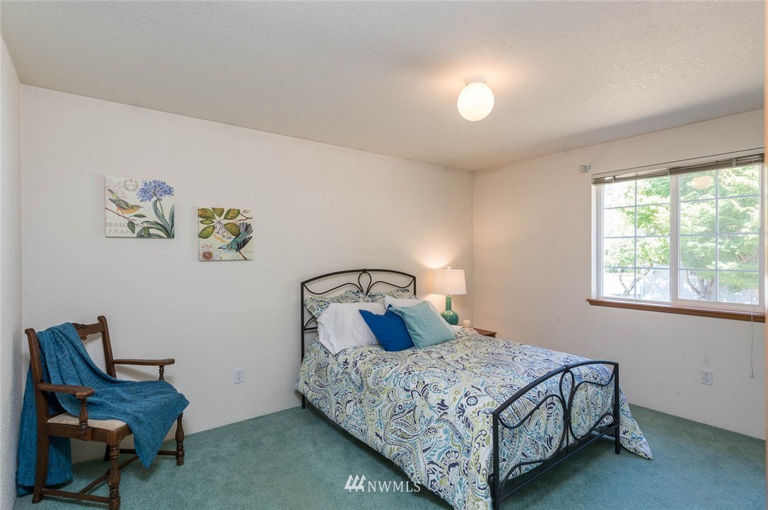 10021 Southwest Cove Road Vashon, WA 98070 - Photo 14 of 25 Gallery Image 14