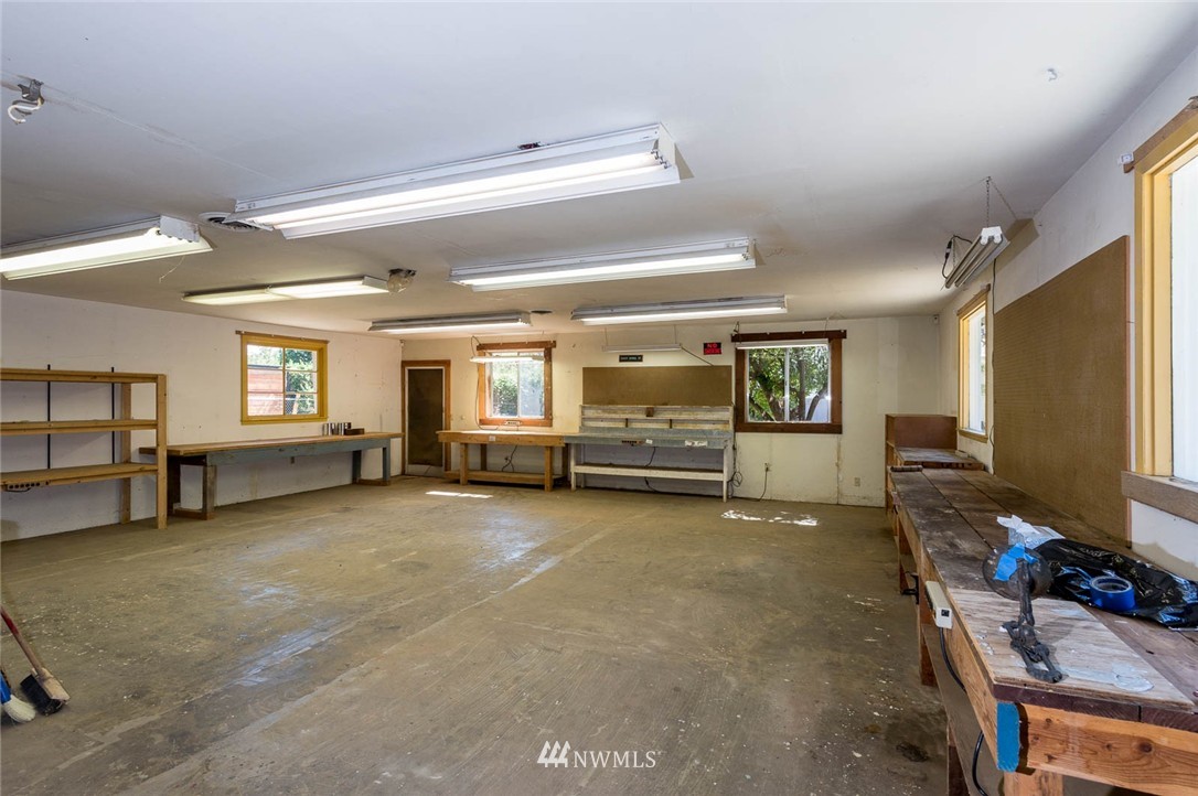 10021 Southwest Cove Road Vashon, WA 98070 - Photo 17 of 25 Gallery Image 17