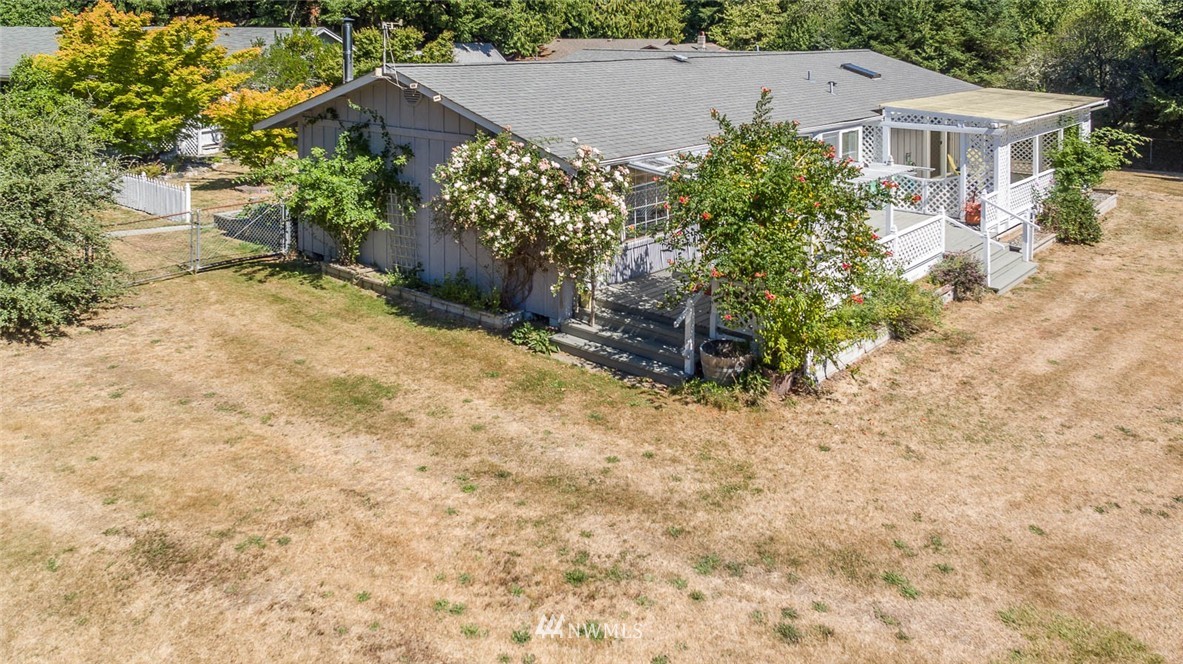 10021 Southwest Cove Road Vashon, WA 98070 - Photo 4 of 25 Gallery Image 4