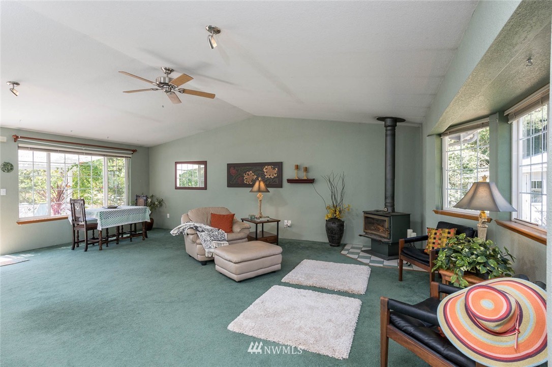 10021 Southwest Cove Road Vashon, WA 98070 - Photo 5 of 25 Gallery Image 5