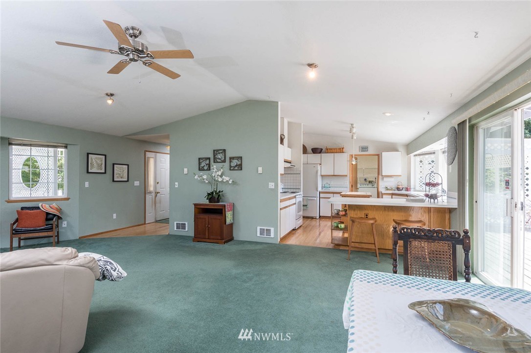 10021 Southwest Cove Road Vashon, WA 98070 - Photo 6 of 25 Gallery Image 6