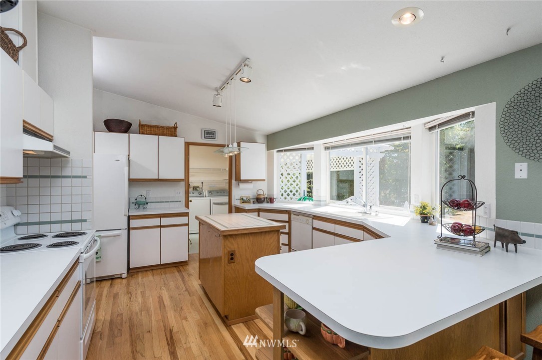 10021 Southwest Cove Road Vashon, WA 98070 - Photo 7 of 25 Gallery Image 7
