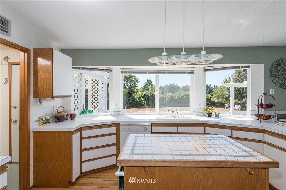 10021 Southwest Cove Road Vashon, WA 98070 - Photo 8 of 25 Gallery Image 8