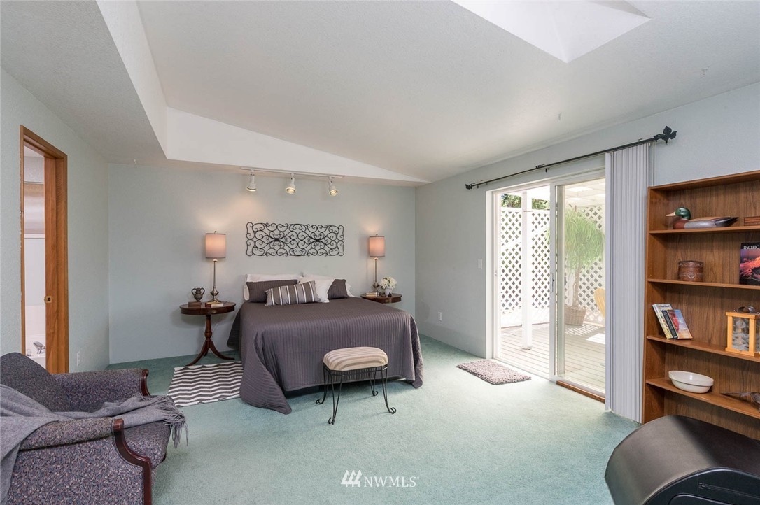 10021 Southwest Cove Road Vashon, WA 98070 - Photo 9 of 25 Gallery Image 9